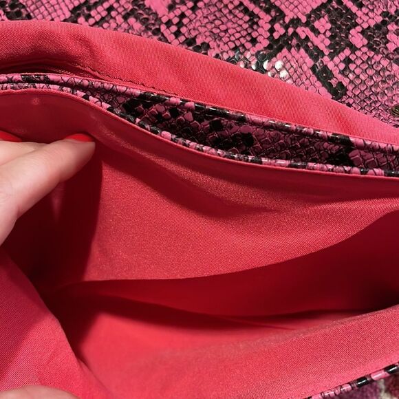 Brand New Faux Pink Snake Skin Crossbody/ Clutch with Gold Chain - Picture 6 of 9